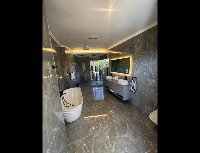 6 BEDROOM HOUSE FOR SALE IN MIDSTREAM ESTATE